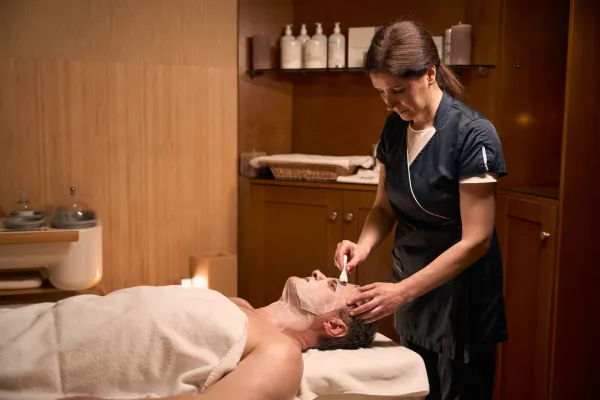 experienced-beautician-carrying-out-rejuvenation-p-2024-10-20-13-12-04-utc-6914a9c1924bf